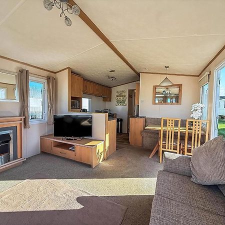 Lovely 6 Berth Caravan For Hire At Manor Park In Hunstanton Norfolk Ref 23044S Exterior photo