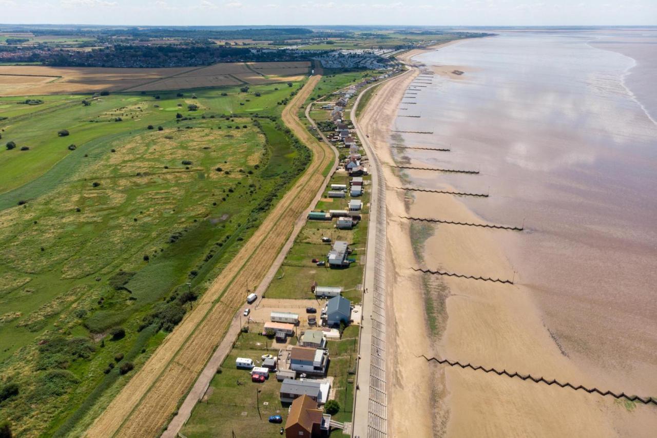 Lovely 6 Berth Caravan For Hire At Manor Park In Hunstanton Norfolk Ref 23044S Exterior photo