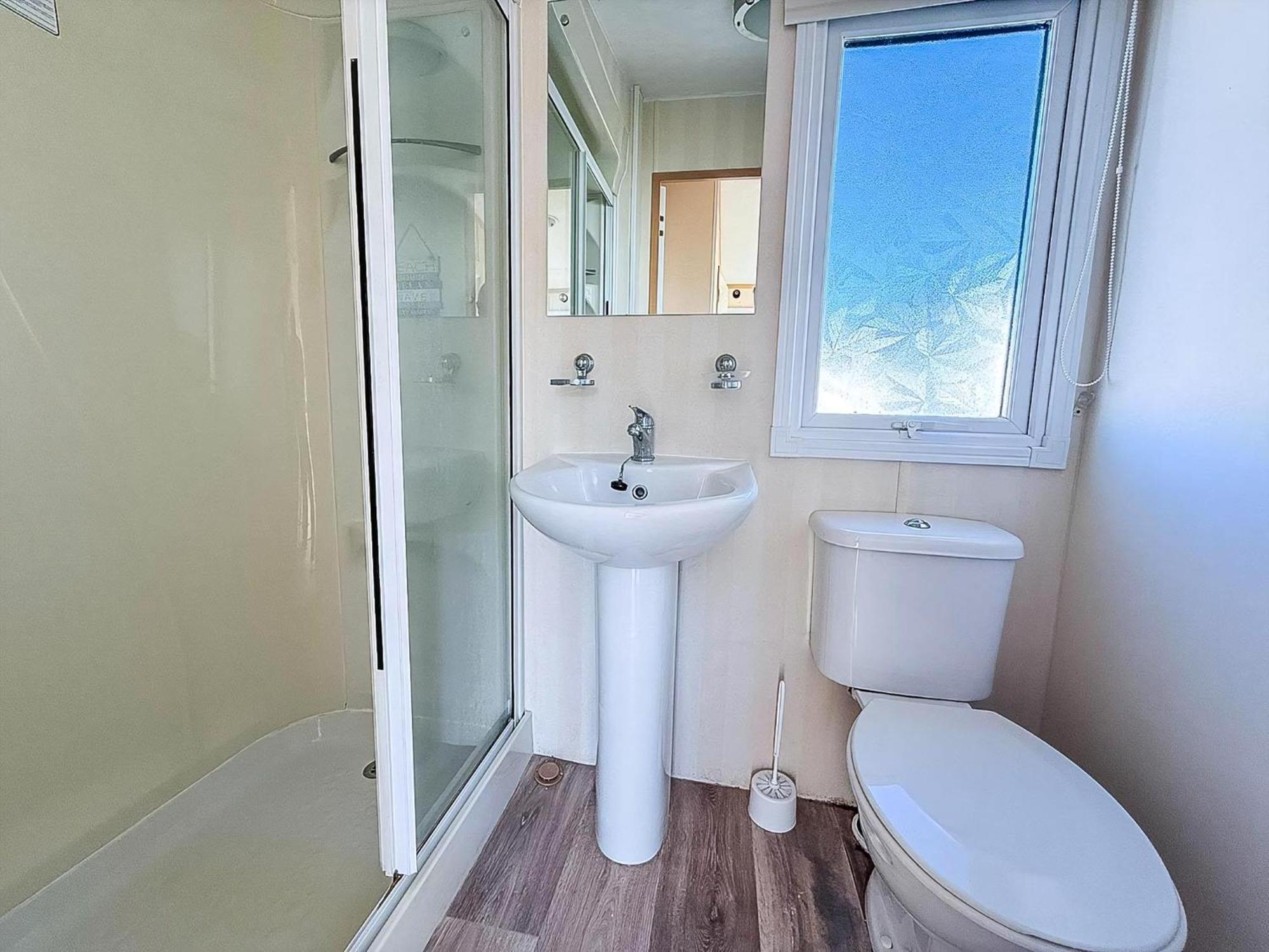 Lovely 6 Berth Caravan For Hire At Manor Park In Hunstanton Norfolk Ref 23044S Exterior photo
