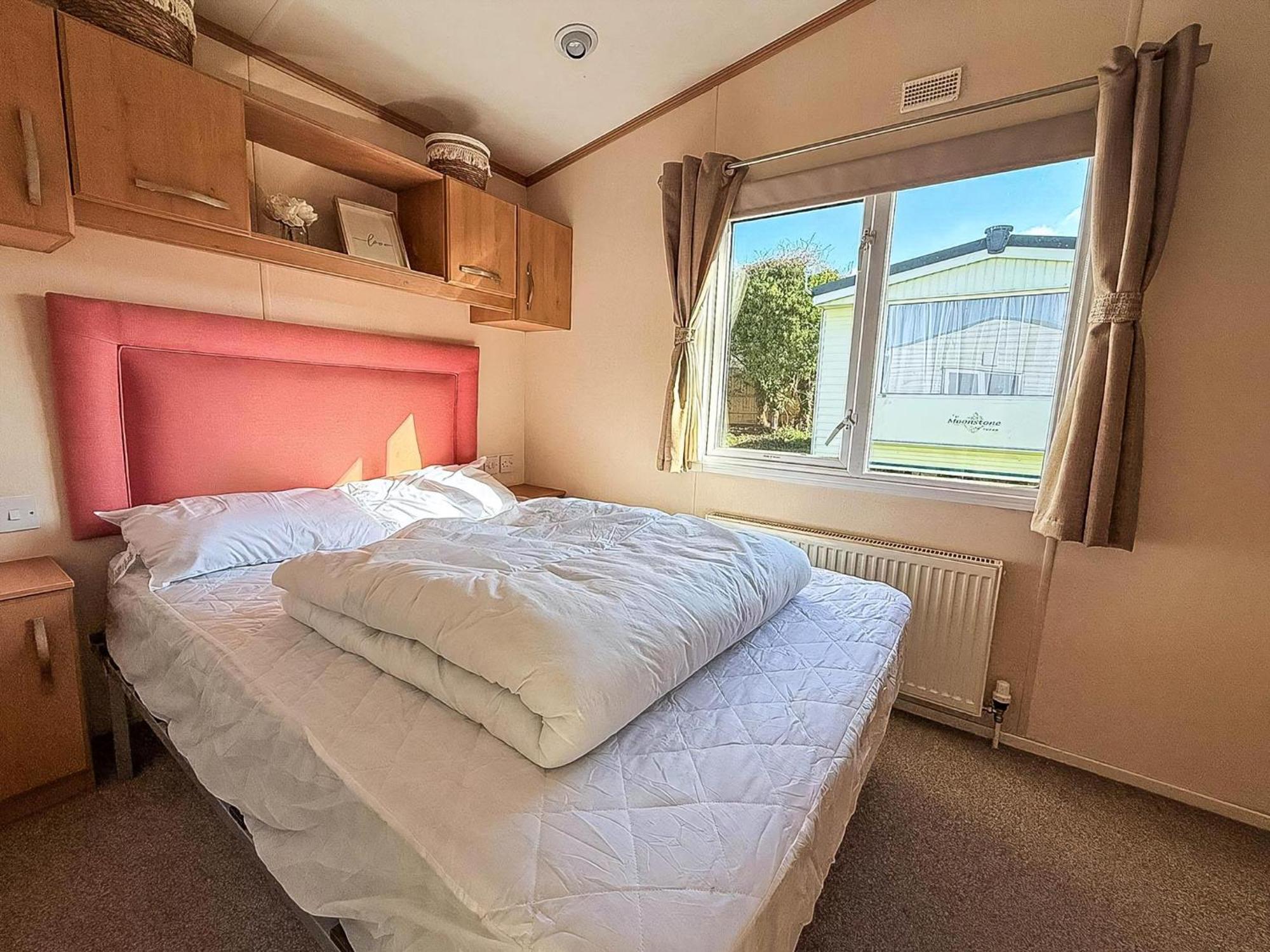 Lovely 6 Berth Caravan For Hire At Manor Park In Hunstanton Norfolk Ref 23044S Exterior photo