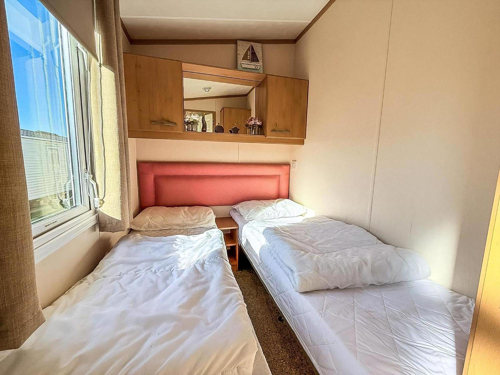Lovely 6 Berth Caravan For Hire At Manor Park In Hunstanton Norfolk Ref 23044S Exterior photo