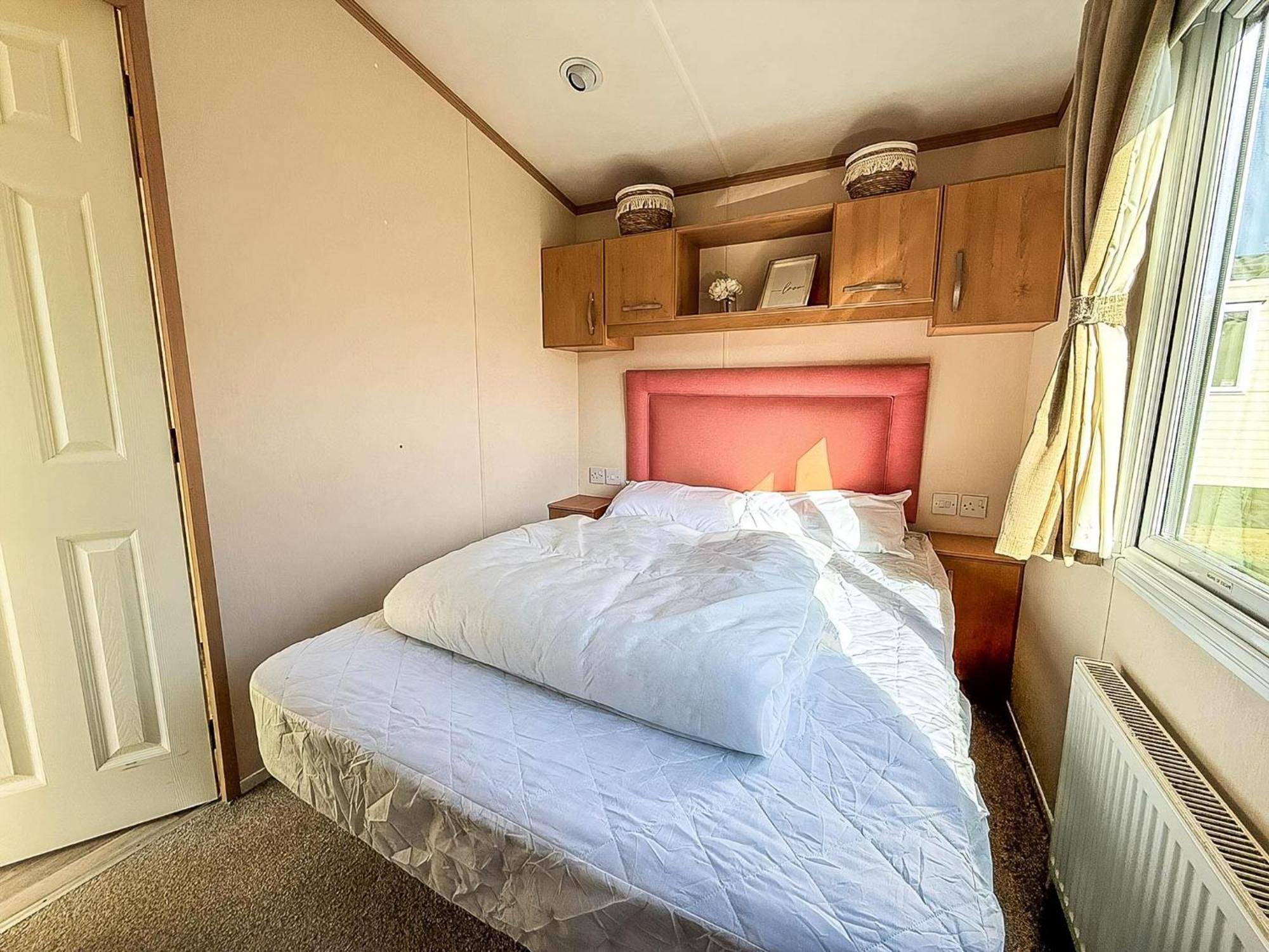 Lovely 6 Berth Caravan For Hire At Manor Park In Hunstanton Norfolk Ref 23044S Exterior photo