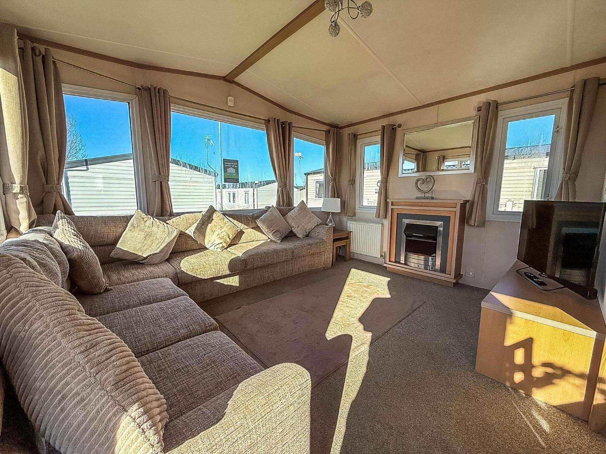 Lovely 6 Berth Caravan For Hire At Manor Park In Hunstanton Norfolk Ref 23044S Exterior photo