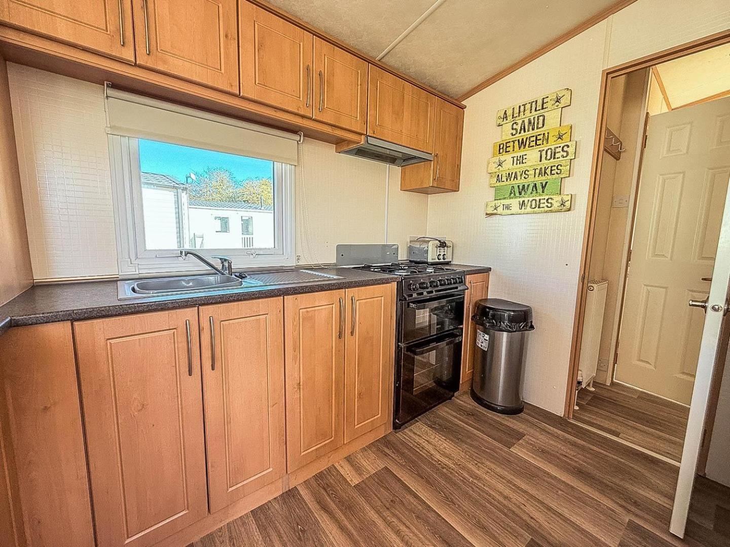 Lovely 6 Berth Caravan For Hire At Manor Park In Hunstanton Norfolk Ref 23044S Exterior photo