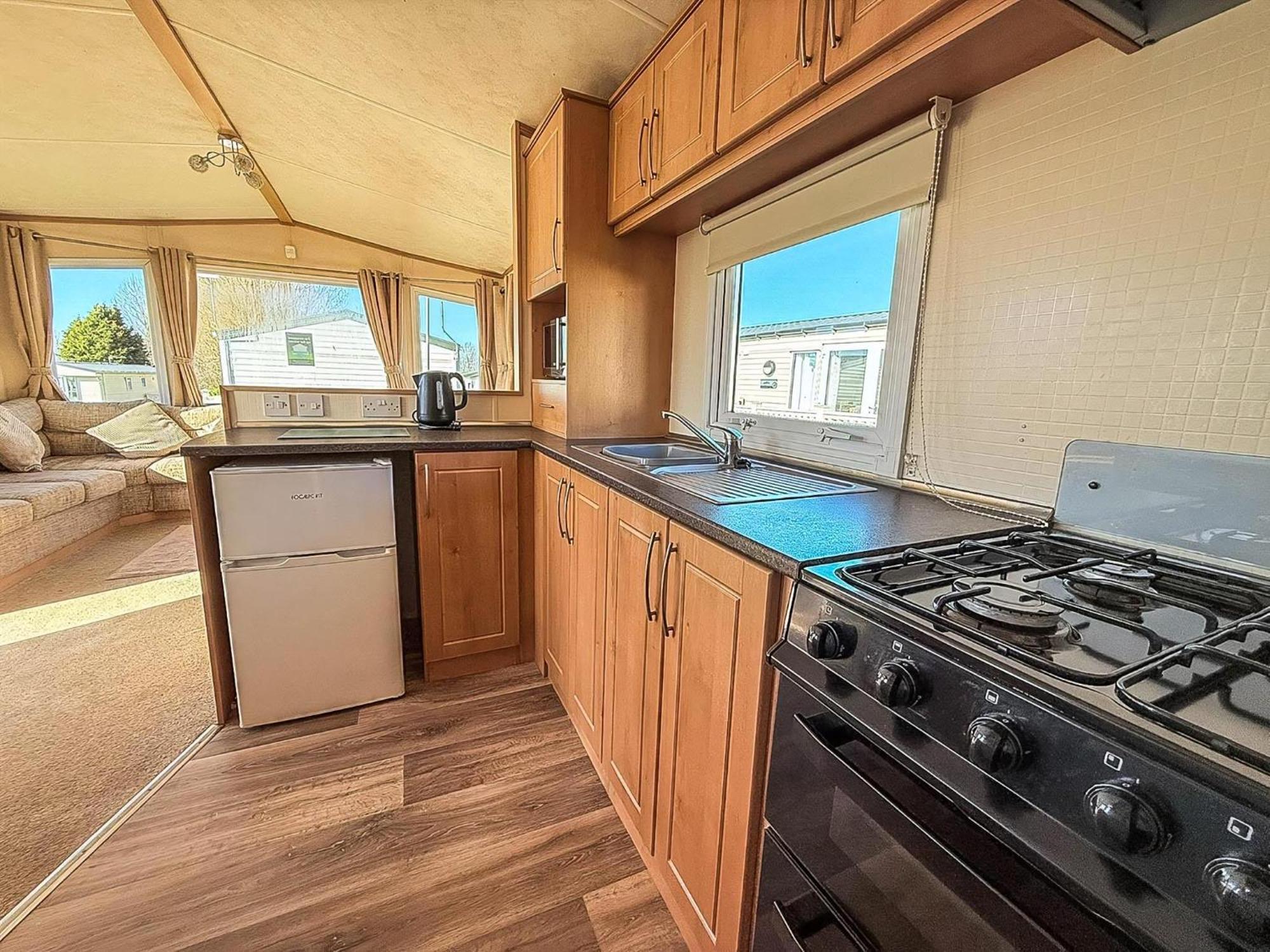 Lovely 6 Berth Caravan For Hire At Manor Park In Hunstanton Norfolk Ref 23044S Exterior photo
